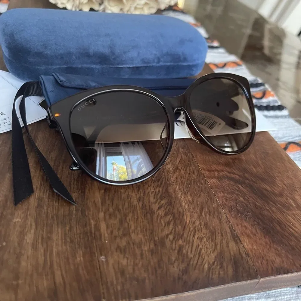 New Gucci ❤️56 mm cat eye sunglasses
